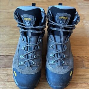 SOLD ASOLO Men’s Fugitive Hiking Boots LIKE NEW Size 12